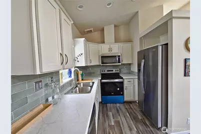 1303 30th #3, Seaview, WA 98644 - Photo 6