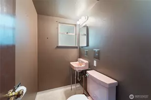 704 Warren Ave N, Seattle, WA 98109 - Photo 4