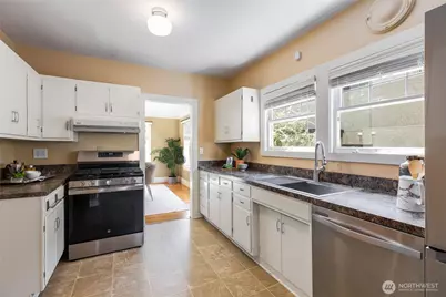 8607 15th Ave NE, Seattle, WA 98115 - Photo 10