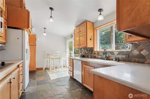 2120 Seaview Street W, University Place, WA 98466 - Photo 8