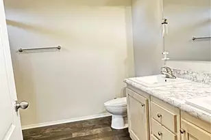 1720 Maple Ln, Kent, WA 98031 - Photo 12