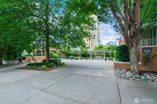 910 Lenora St, Seattle, WA 98121 - Photo 36