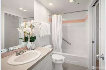 2400 8th Avenue N #2, Seattle, WA 98109 - Photo 16