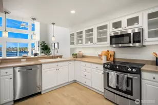 2400 8th Ave N, Seattle, WA 98109 - Photo 12