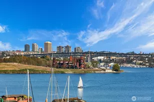 2400 8th Ave N, Seattle, WA 98109 - Photo 2