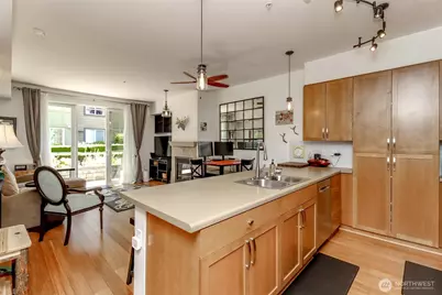 1840 25th Avenue NE #204, Issaquah, WA 98029 - Photo 2