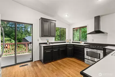 781 NE Woods Place, Bremerton, WA 98311 - Photo 8