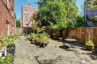 1605 E Olive Street #307, Seattle, WA 98122 - Photo 16