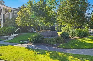 10500 NE 221st Ln, Redmond, WA 98053 - Photo 2