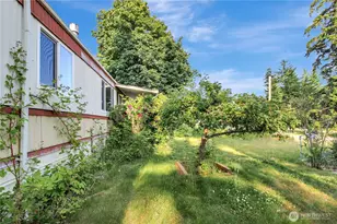 864 Saratoga Way, Camano Island, WA 98282 - Photo 12