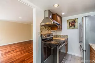 1800 Taylor Ave N, Seattle, WA 98109 - Photo 10