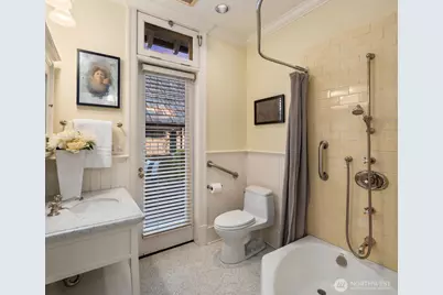 1617 Federal Avenue E, Seattle, WA 98102 - Photo 18