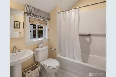 1617 Federal Avenue E, Seattle, WA 98102 - Photo 30