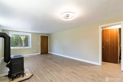 546 4th Avenue SW, Castle Rock, WA 98611 - Photo 8