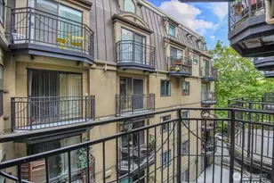 425 Vine St, Seattle, WA 98121 - Photo 14