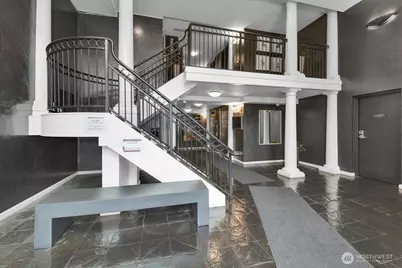 425 Vine Street #614, Seattle, WA 98121 - Photo 2