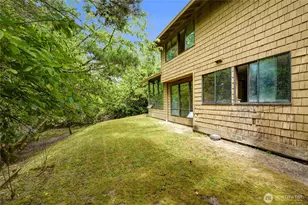 2305 88th Ave NE, Clyde Hill, WA 98004 - Photo 8