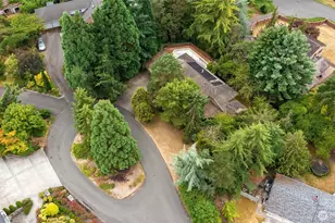 2305 88th Ave NE, Clyde Hill, WA 98004 - Photo 16