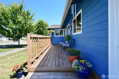 2102 35th Avenue, Longview, WA 98632 - Photo 2