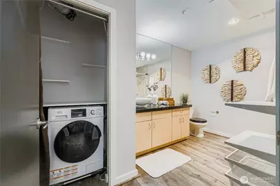 103 Bellevue Avenue E #102, Seattle, WA 98102 - Photo 12