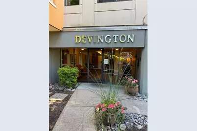 7600 SE 29th St #501, Mercer Island, WA 98040 - Photo 1
