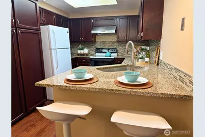 7600 SE 29th St #501, Mercer Island, WA 98040 - Photo 6