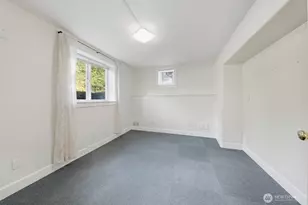 10516 E Riverside Dr, Bothell, WA 98011 - Photo 16