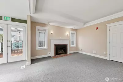 10516 E Riverside Drive, Bothell, WA 98011 - Photo 2