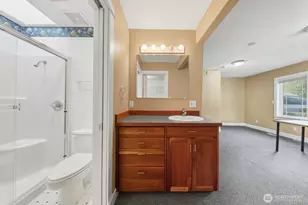 10516 E Riverside Dr, Bothell, WA 98011 - Photo 14