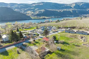 750 4th St, Chelan, WA 98817 - Photo 32