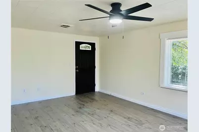 15460 65th Avenue S, Tukwila, WA 98188 - Photo 2