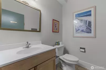 4510 Thackeray NE, Seattle, WA 98105 - Photo 14