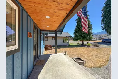 615 W 12th Street, Port Angeles, WA 98362 - Photo 2
