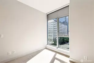 588 Bell St, Seattle, WA 98121 - Photo 12