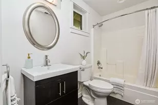 917 18th Ave, Seattle, WA 98122 - Photo 28