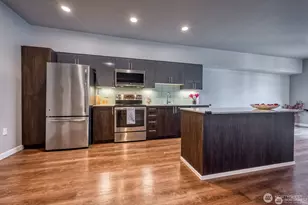 1085 103rd Ave NE, Bellevue, WA 98004 - Photo 2