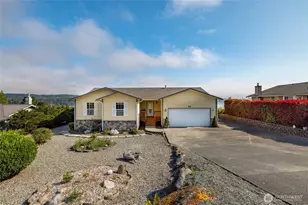 539 Birch St, Oak Harbor, WA 98277 - Photo 2