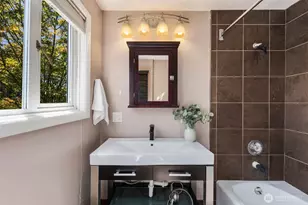 340 NE 53rd St, Seattle, WA 98105 - Photo 18