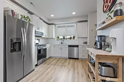 334 9th Avenue SE #C11, Puyallup, WA 98372 - Photo 1