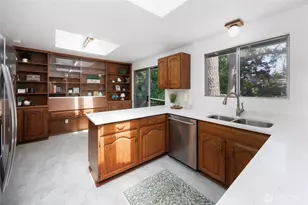 12822 NE 68th St, Kirkland, WA 98033 - Photo 8