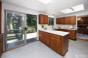 12822 NE 68th St, Kirkland, WA 98033 - Photo 16