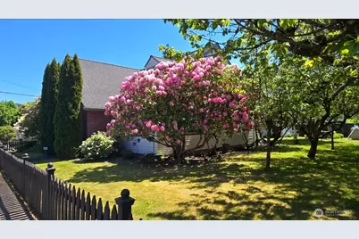 237 C Street SW, Castle Rock, WA 98611 - Photo 4