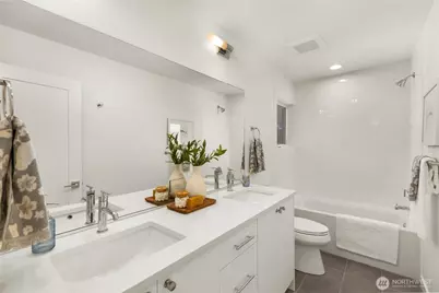 9223 B 14th Avenue NW, Seattle, WA 98117 - Photo 16