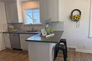 4329 NE 56th St, Seattle, WA 98105 - Photo 12