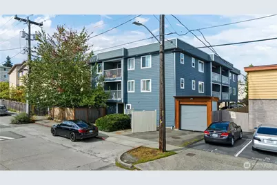 910 N 95th Street, Seattle, WA 98103 - Photo 1