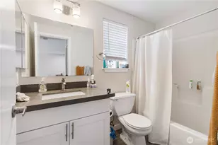 910 N 95th St, Seattle, WA 98103 - Photo 14