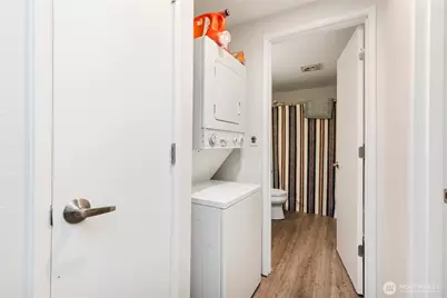 910 N 95th Street, Seattle, WA 98103 - Photo 8