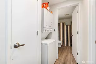 910 N 95th St, Seattle, WA 98103 - Photo 8