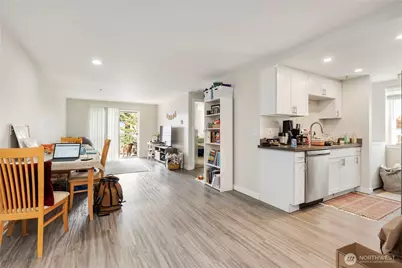 910 N 95th Street, Seattle, WA 98103 - Photo 12