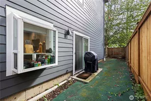 910 N 95th St, Seattle, WA 98103 - Photo 6